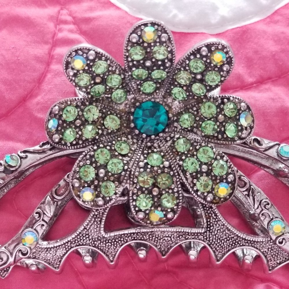 Stunning crystal hair clip